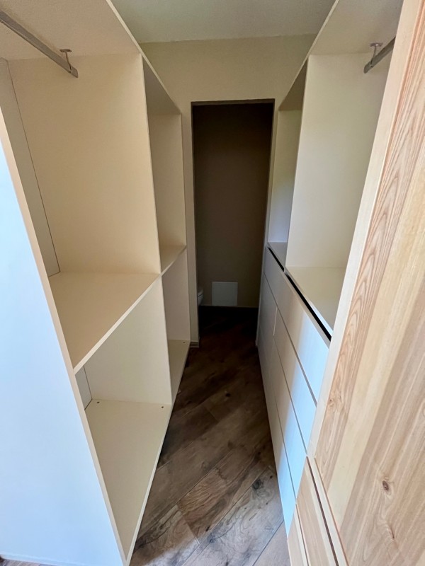 Réalisation d’un dressing sur mesure en bois au Thor près d’Avignon