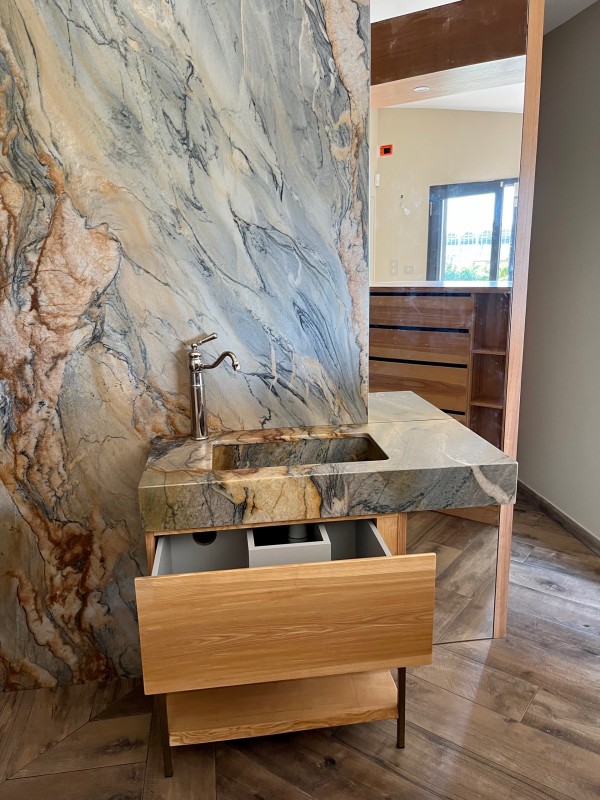 Conception et la pose de meubles de salle de bain sur mesure