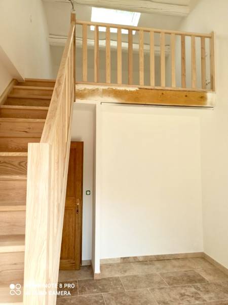 Création escalier et garde-corps en bois pour accès mezzanine près de Carpentras et L’Isle-sur-la-Sorgue