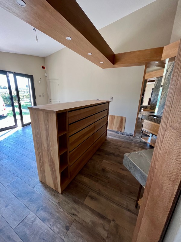 Réalisation d’un dressing sur mesure en bois au Thor près d’Avignon