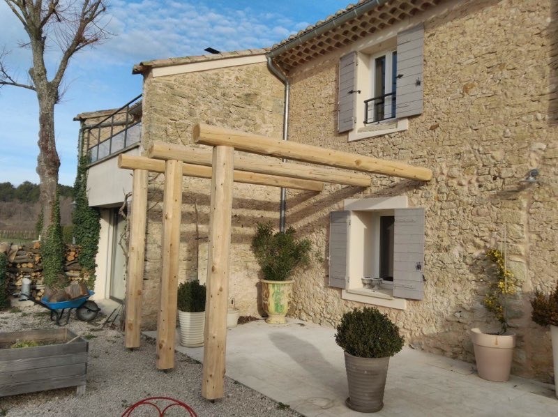 Menuiserie familiale offrant une large gamme de service pour tout ce qui touche au bois à Avignon, Carpentras et Cavaillon